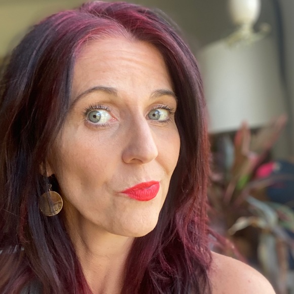 Meet your Posher, Janelle - Picture 3 of 3